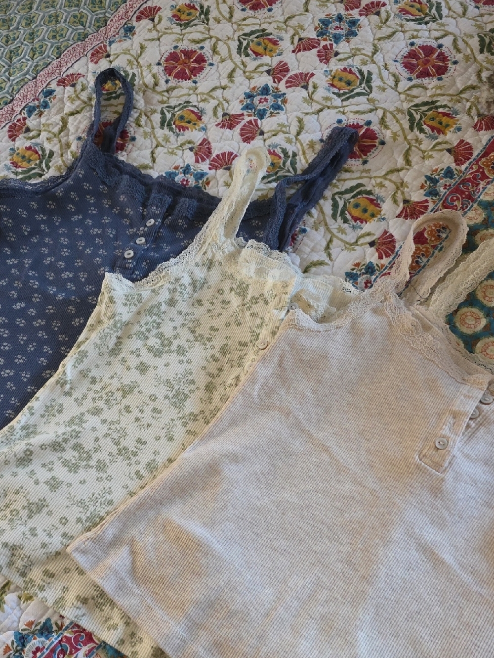 SO cropped Camis Lg/med